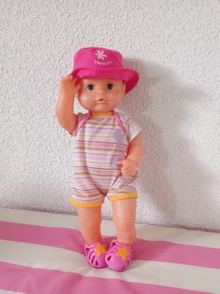Muñeca Nenuco con sombrero rosa