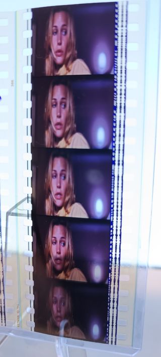 10 Fotogramas Película Especies 35mm