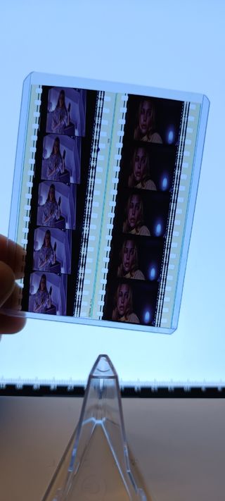 10 Fotogramas Película Especies 35mm