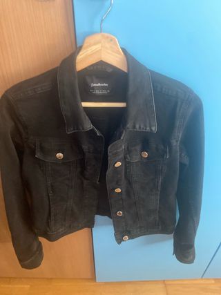 Cazadora vaquera negra Stradivarius Talla S