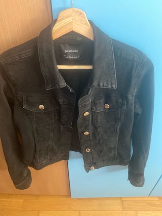 Cazadora vaquera negra Stradivarius Talla S