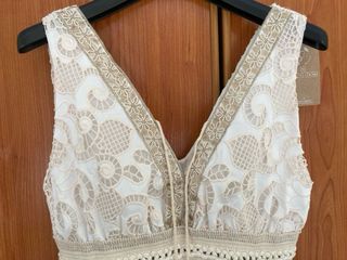 Camiseta tirantes escote pico encaje