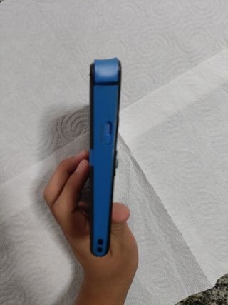 Nintendo 2DS Azul y negra + funda + 3 juegos.