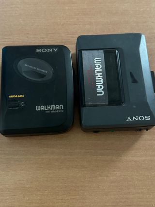 SONYカセットウォークマンWM-EX112 s-l400.jpg