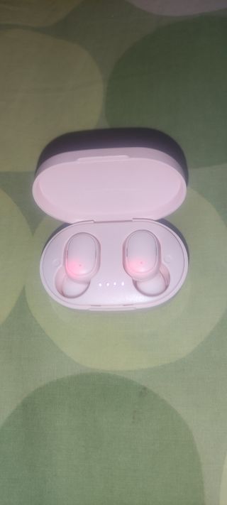 Auriculares inalámbricos rosa y blanco