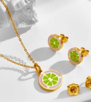 Conjunto de bisutería: collar y pendientes