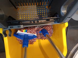 Cubo y Mopa Profesional. Como tiene 2 fregonas