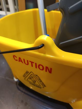 Cubo y Mopa Profesional. Como tiene 2 fregonas