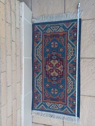 Alfombra decorativa azul y roja