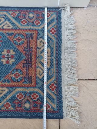 Alfombra decorativa azul y roja