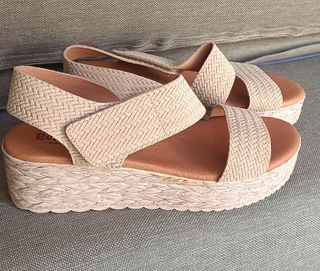 Sandalias plataforma Eva Frutos beige mujer
