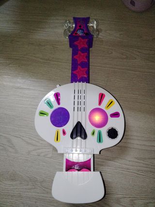Guitarra Juguete Vampirina con luces y sonido.