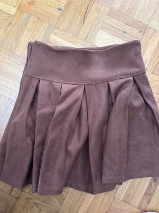 Falda plisada marrón niña