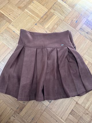 Falda plisada marrón niña