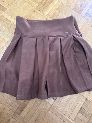 Falda plisada marrón niña