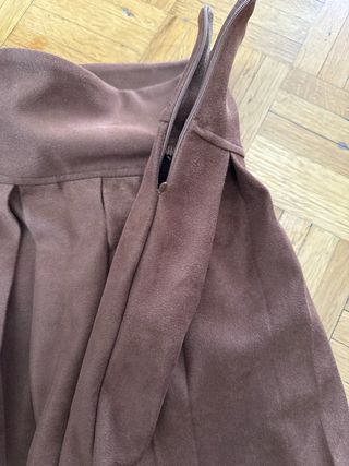 Falda plisada marrón niña