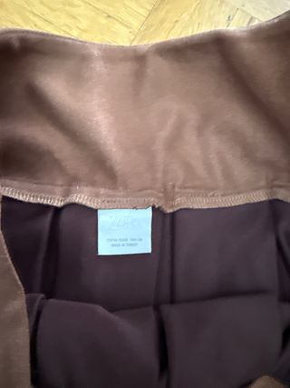 Falda plisada marrón niña