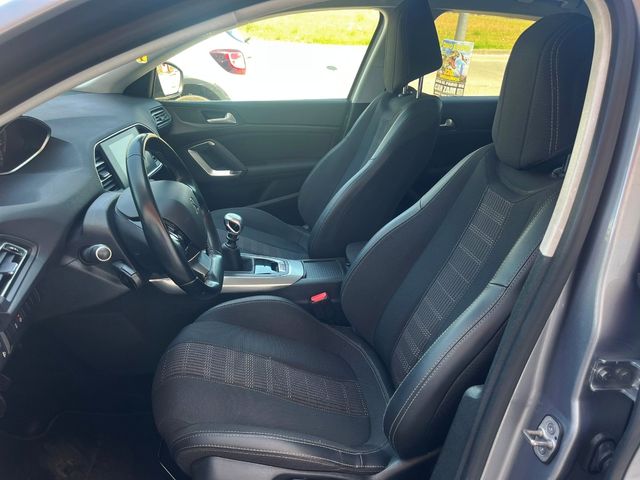 Peugeot 308 1.5DCI 130CV Allure, año 2019, Libro!!