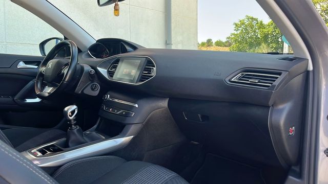 Peugeot 308 1.5DCI 130CV Allure, año 2019, Libro!!