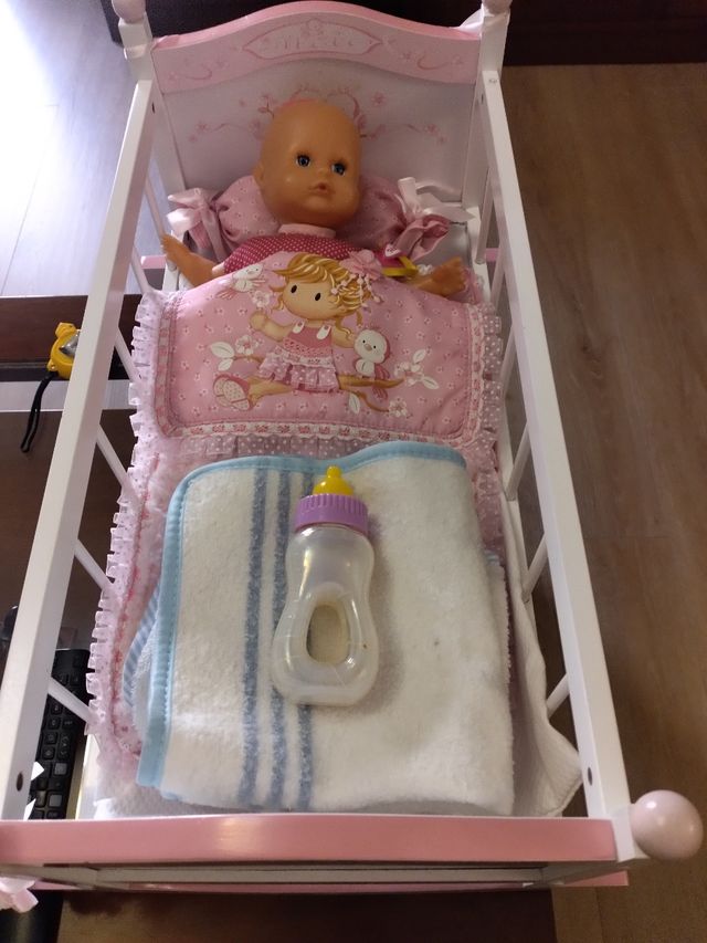 Cuna de muñecas rosa