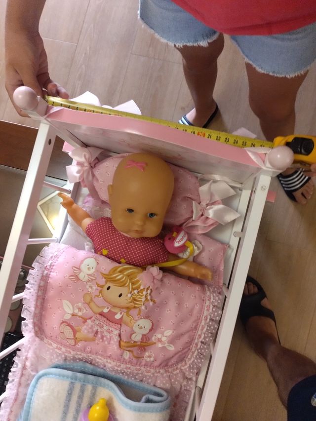 Cuna de muñecas rosa