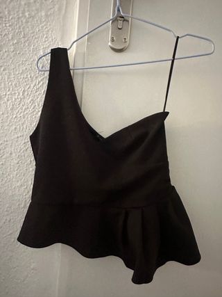 Blusa de una manga negra