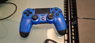 PS4 1TB. Con mandos
