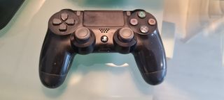 PS4 1TB. Con mandos