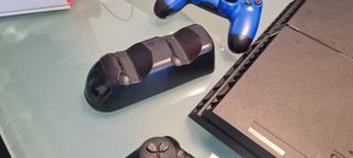 PS4 1TB. Con mandos