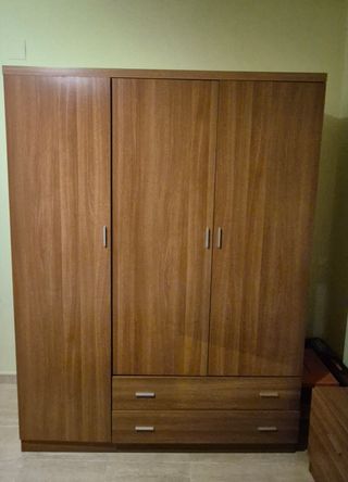 Armario de madera 3 puertas y 2 cajones