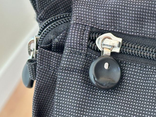 Bolso bandolera Mandarina Duck en loneta negra