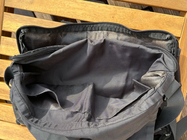 Bolso bandolera Mandarina Duck en loneta negra