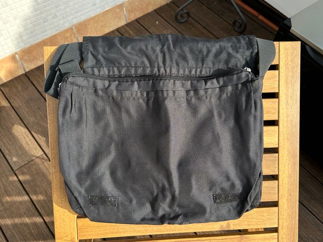 Bolso bandolera Mandarina Duck en loneta negra