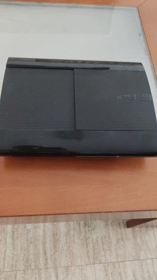 Consola PlayStation 3 PS3 Negra con un mando