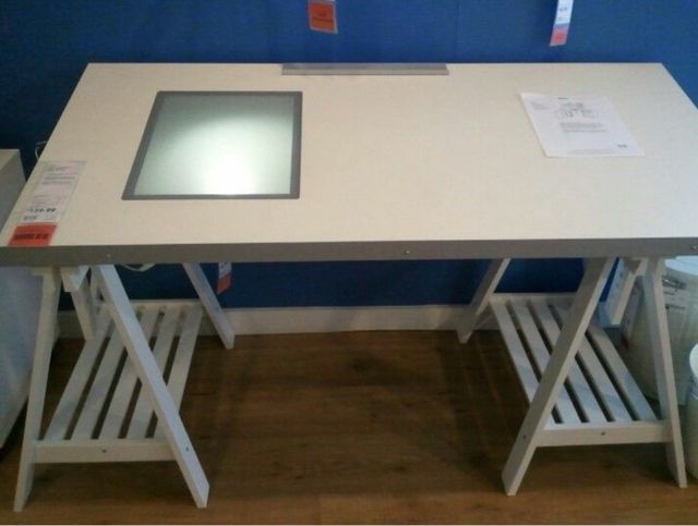 Mesa de dibujo con ocultación de cables de PC