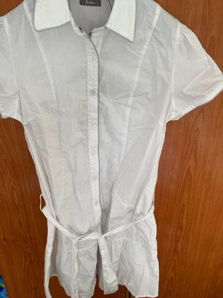 Vestido blanco con volante