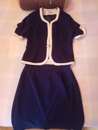 Traje de chaqueta y falda azul marino