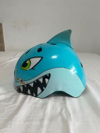 Casco de bici infantil tiburón