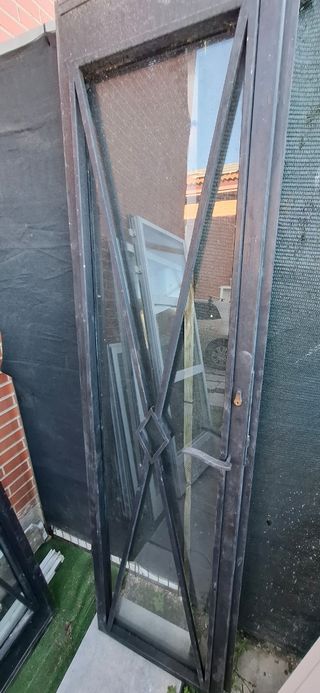 Puerta de forja con cristal
