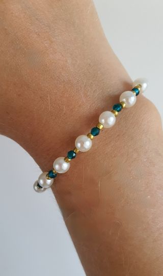 Pulsera con perlas blancas y azul turquesa – acero