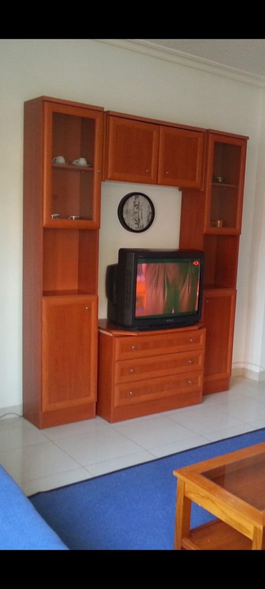 Cajonera con 3 cajones y estante con dos puertas