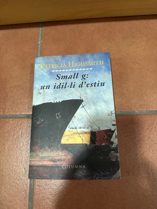 SMALL G: UN IDIL.LI D'ESTIU