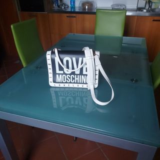 Borsa Love Moschino nera con inserti bianchi