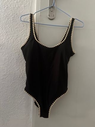 Bikini negro con ribete crochet