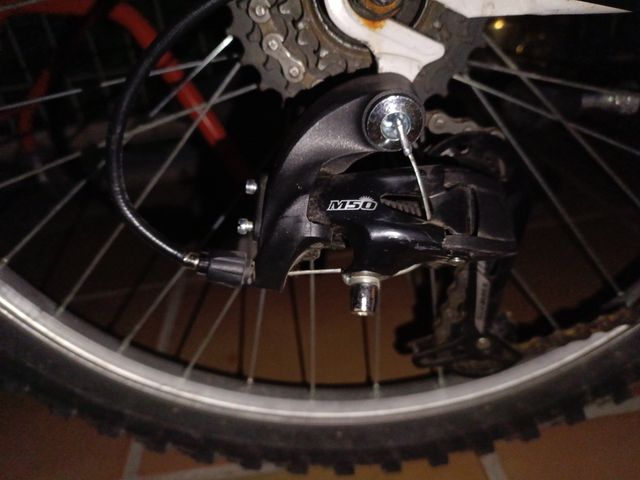 Bicicleta infantil blanca y rosa