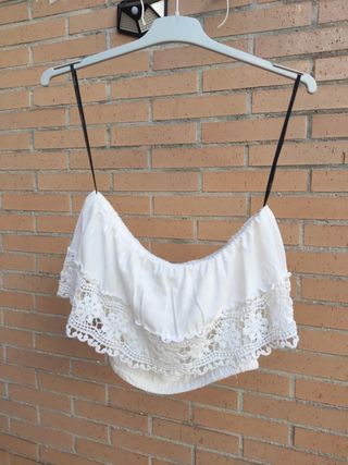 Top blanco con encaje