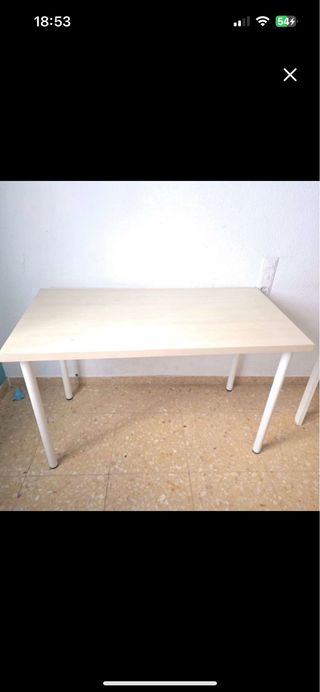 Mesa de madera y metal