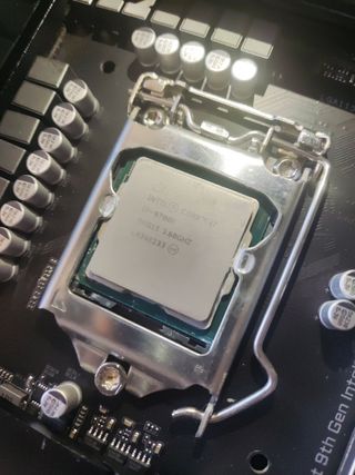 Intel i7 9700K + Placa Base Gigabyte Z390 Aorus 