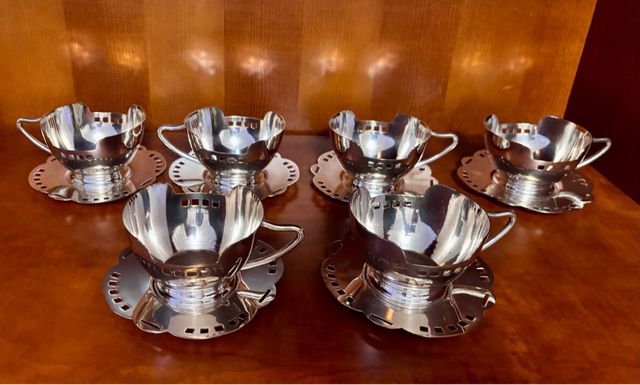 Set di 6 tazze e piattini antichi