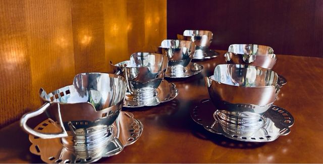 Set di 6 tazze e piattini antichi